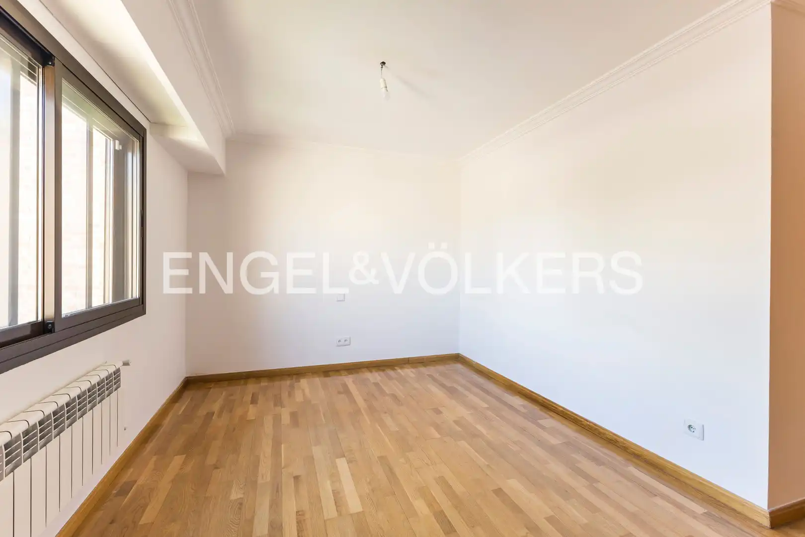 Esszimmer von Einfamilien-Reihenhaus zum Verkauf in Villanueva del Pardillo mit Klimaanlage, Heizung und Privatgarten
