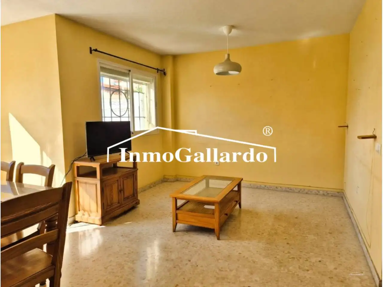 Sala d'estar de Casa adosada en venda en Vélez-Málaga amb Jardí privat i Piscina comunitària