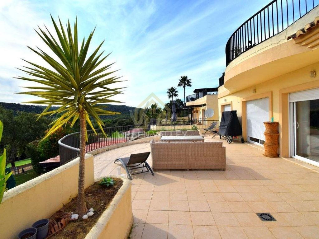 Terrassa de Apartament en venda en Sotogrande amb Aire condicionat, Terrassa i Piscina