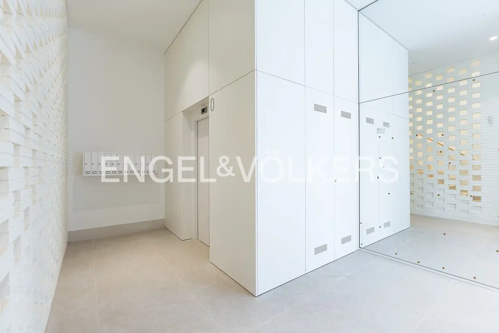 Wohnung zum Verkauf in L'Hospitalet de Llobregat mit Klimaanlage, Heizung und Terrasse