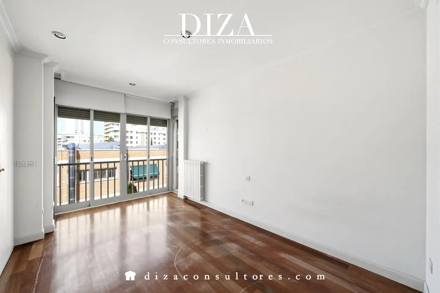 Vista exterior de Piso en venta en Madrid con Aire acondicionado, Calefacción y Jardín privado