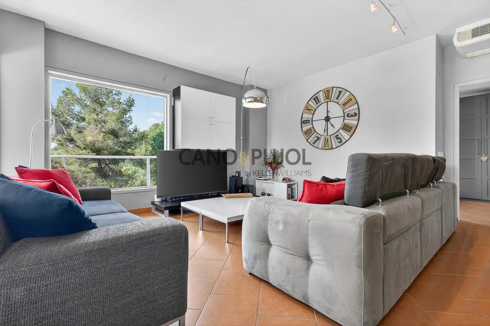 Living room of Houses for sale in Terrassa  with Air Conditioner, Heating and Terrace