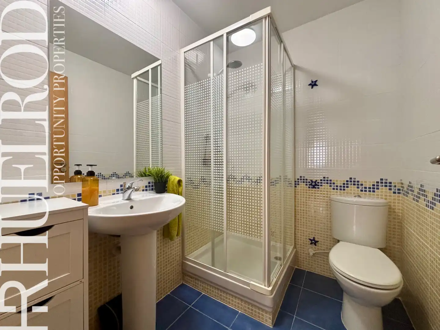 Badezimmer von Wohnung zum Verkauf in Badalona mit Klimaanlage, Heizung und Parkett