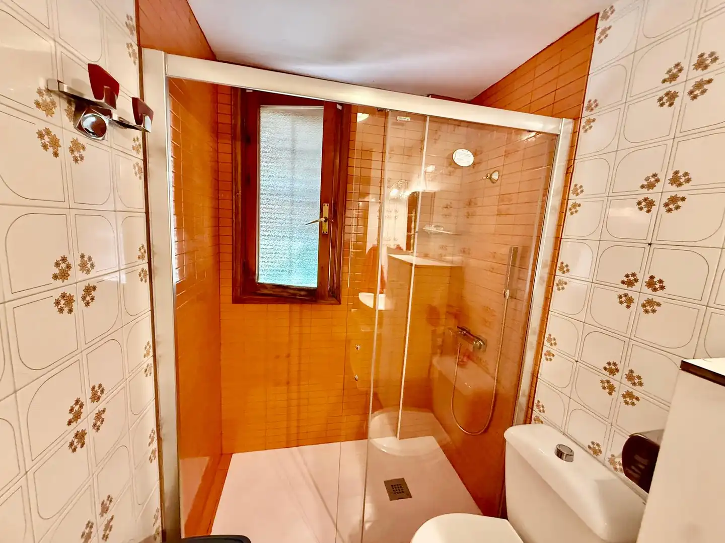 Baño de Piso en venta en La Bañeza  con Amueblado