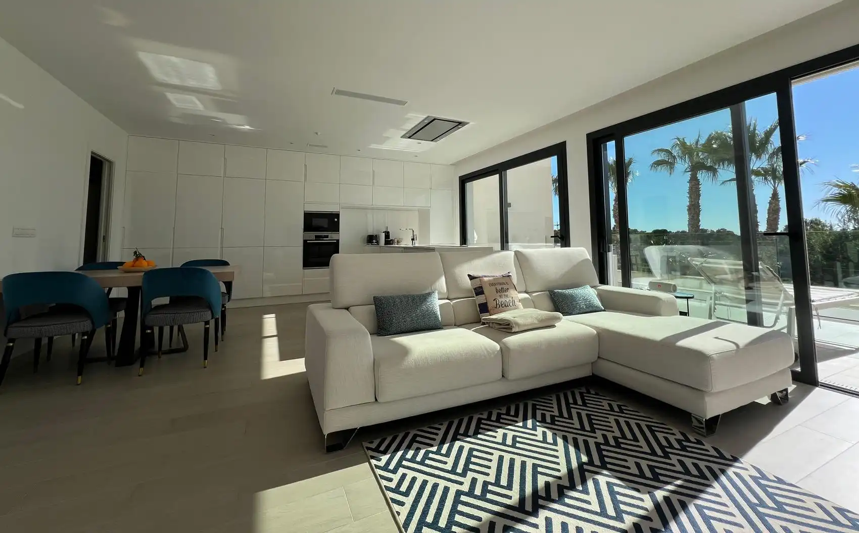 Sala de estar de Apartamento de alquiler en Orihuela con Aire acondicionado, Calefacción y Jardín privado