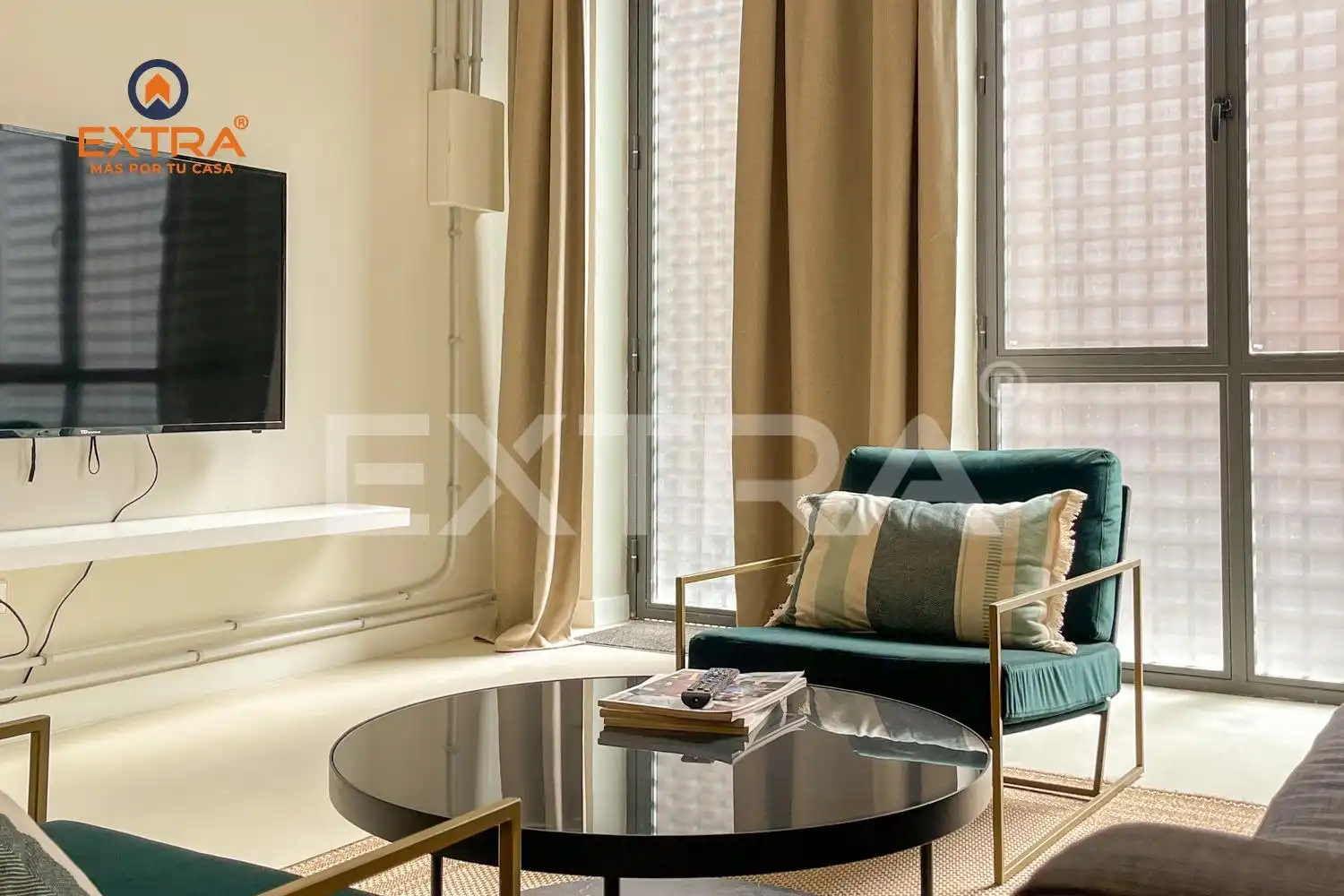 Living room of Flat for sale in Madrid  with Furnished