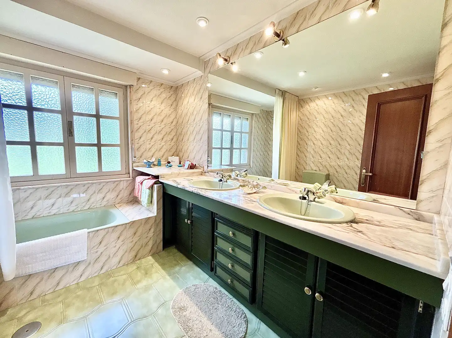 Bathroom of Houses for sale in Sariego  with Heating, Private garden and Parquet flooring