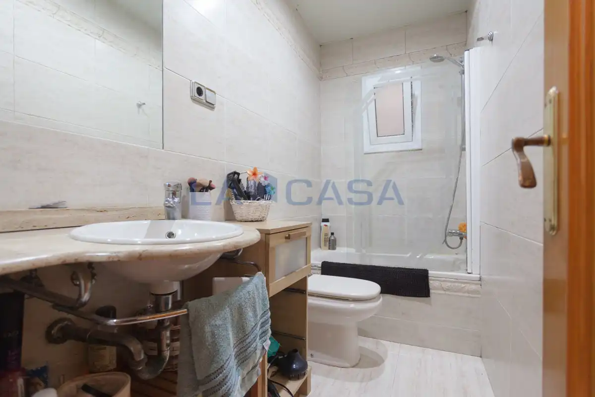 Baño de Piso en venta en L'Hospitalet de Llobregat con Balcón
