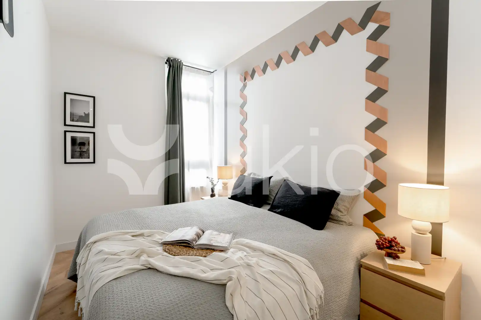 Dormitori de Apartament de lloguer en Madrid amb Aire condicionat, Calefacció i Moblat