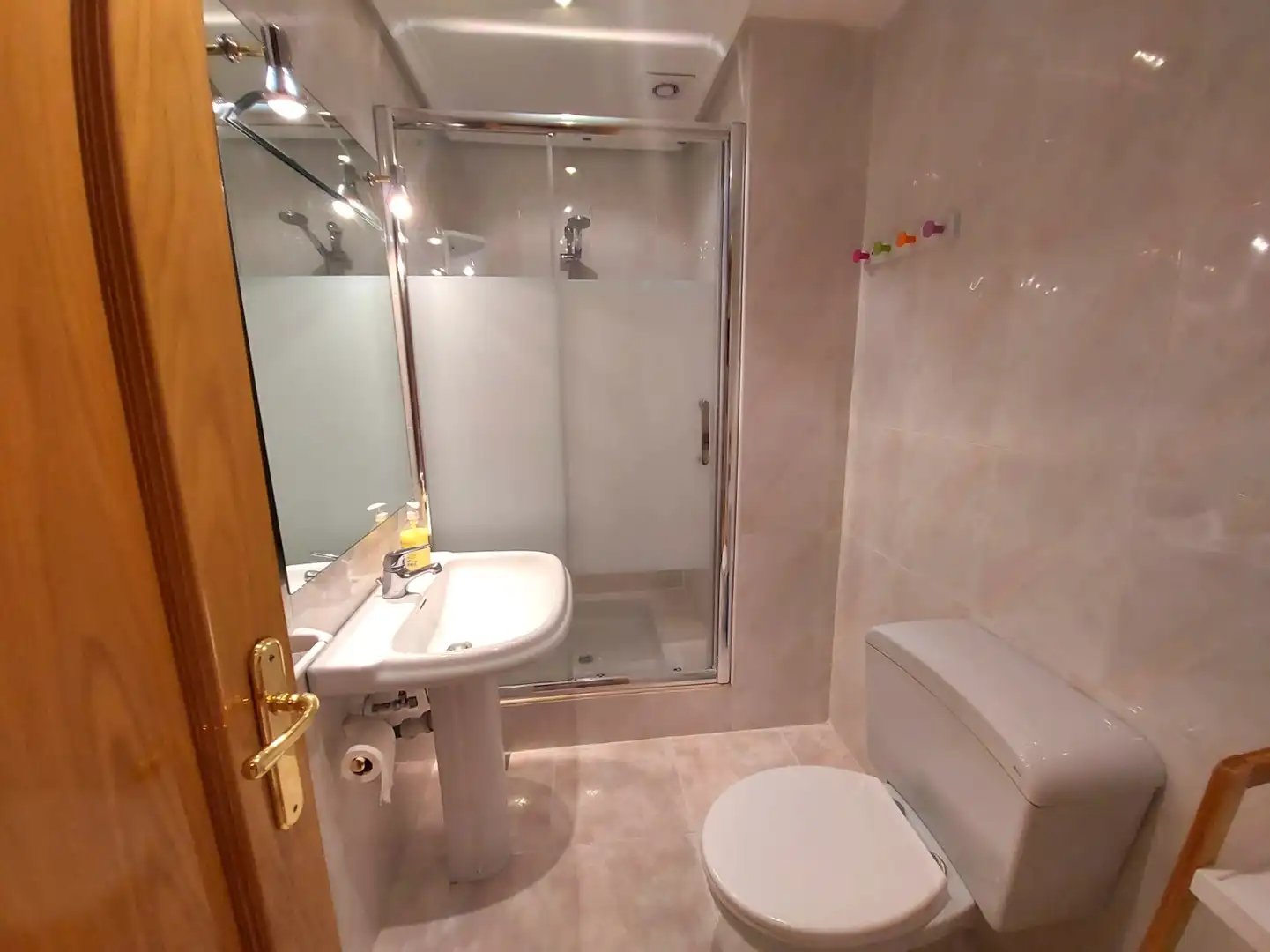 Bany de Pis en venda en  Logroño amb Calefacció, Parquet i Terrassa