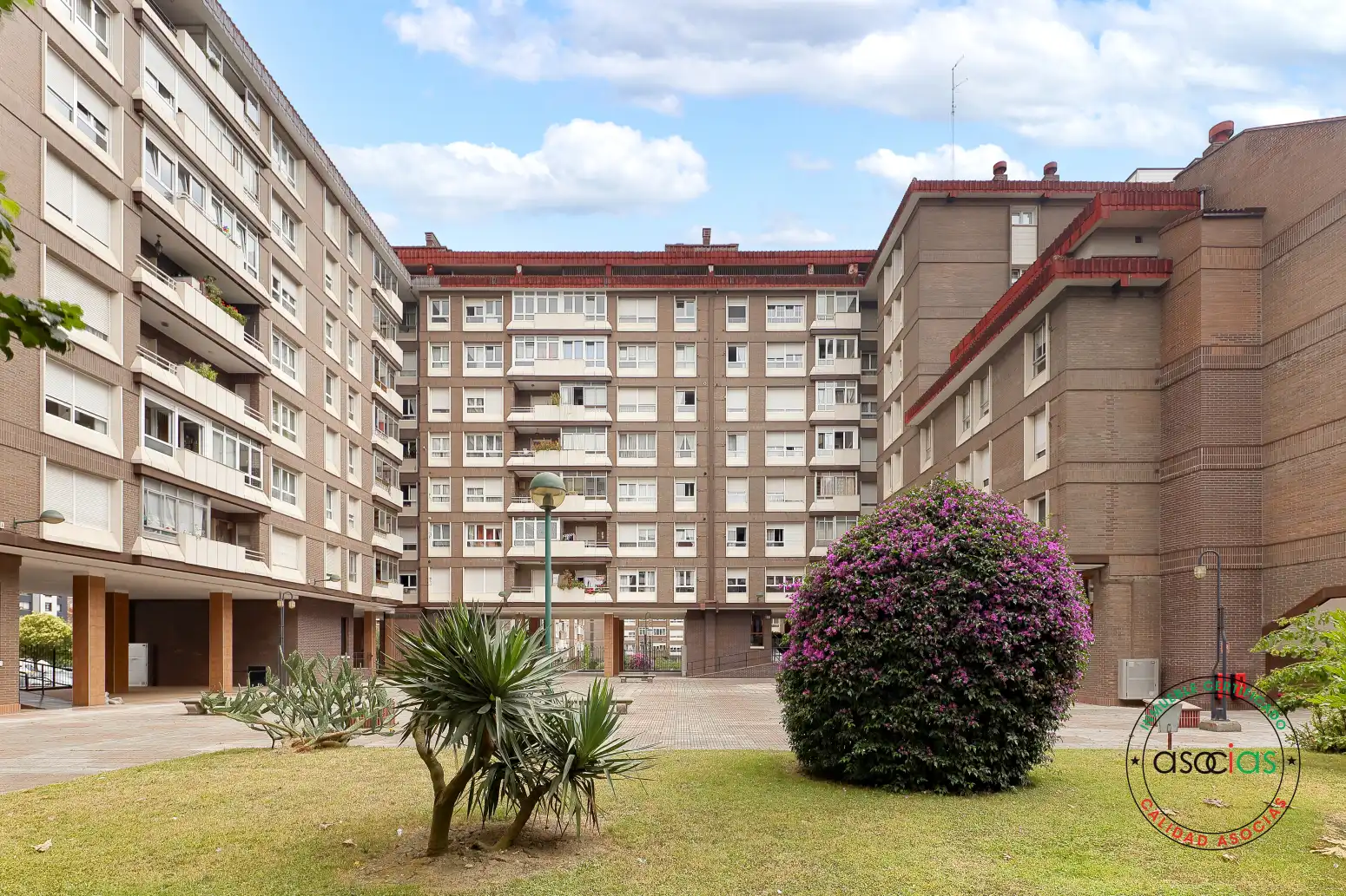 Außenansicht von Wohnung zum Verkauf in Gijón  mit Heizung, Parkett und Balkon
