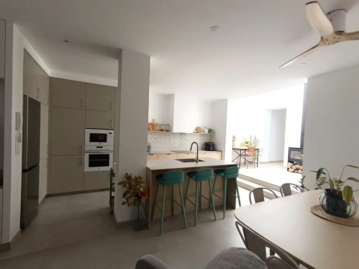 Cuina de Casa o xalet en venda en Fuentes de Andalucía amb Aire condicionat, Terrassa i Balcó
