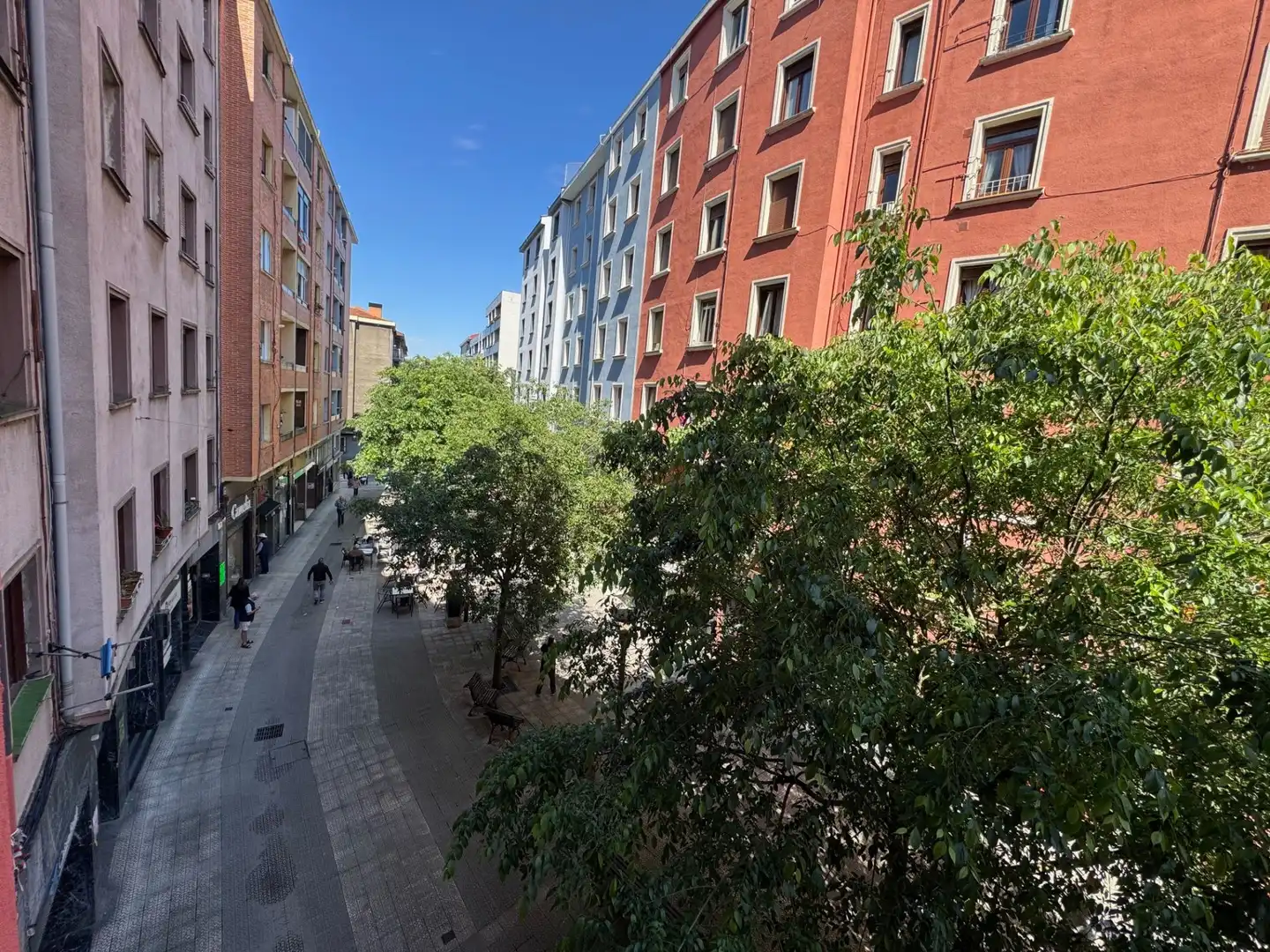 Vista exterior de Pis en venda en Bilbao  amb Calefacció