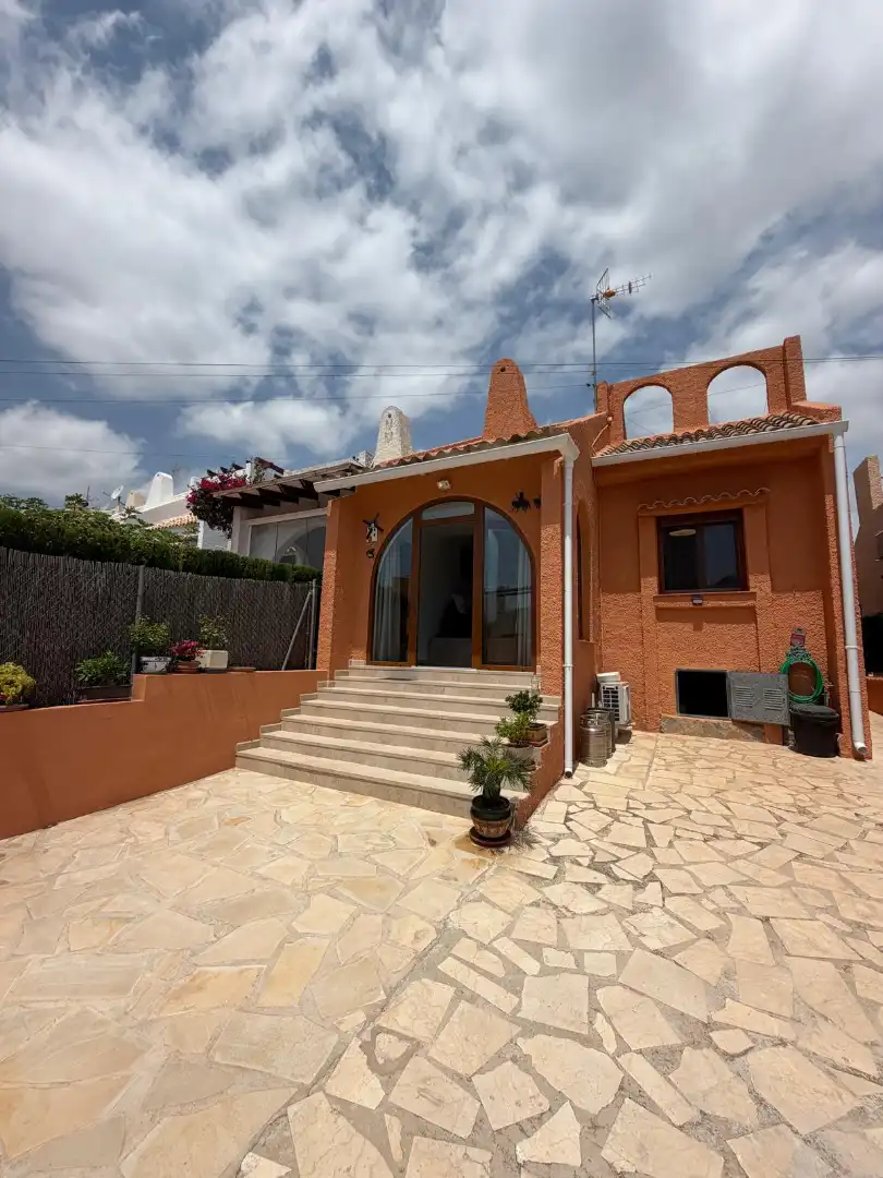 Vista exterior de Casa o xalet de lloguer en Calpe / Calp amb Aire condicionat, Jardí privat i Terrassa