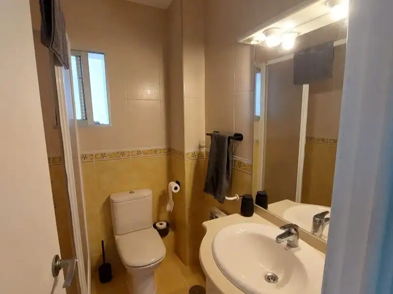 Baño de Piso para compartir en Cañada - Mancha Amarilla