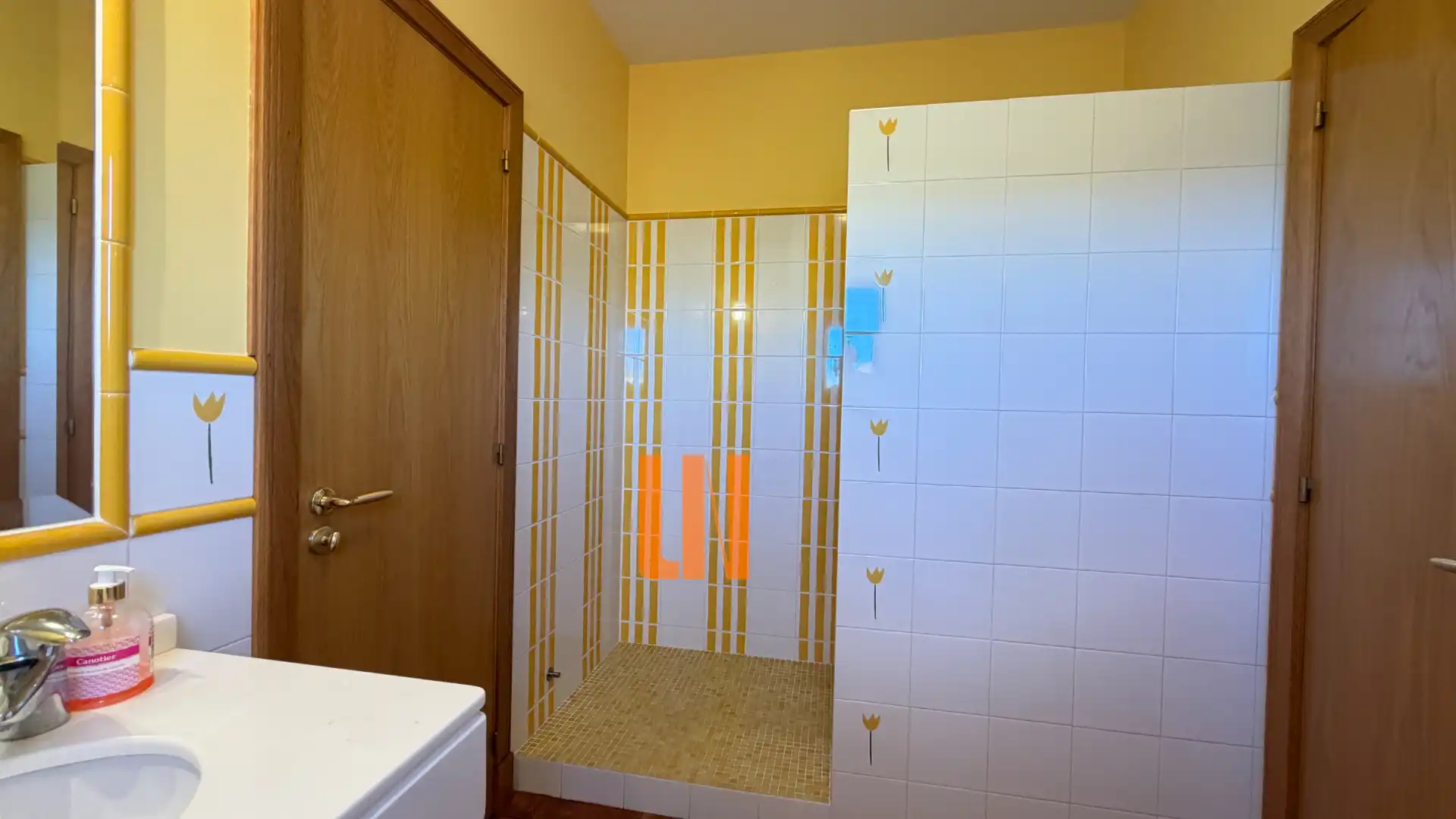 Bathroom of Houses for sale in Miño  with Heating, Private garden and Parquet flooring