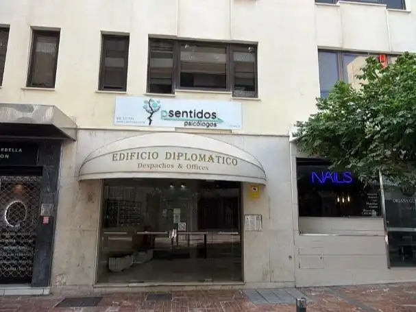Vista exterior de Oficina de alquiler en Marbella con Terraza y Amueblado