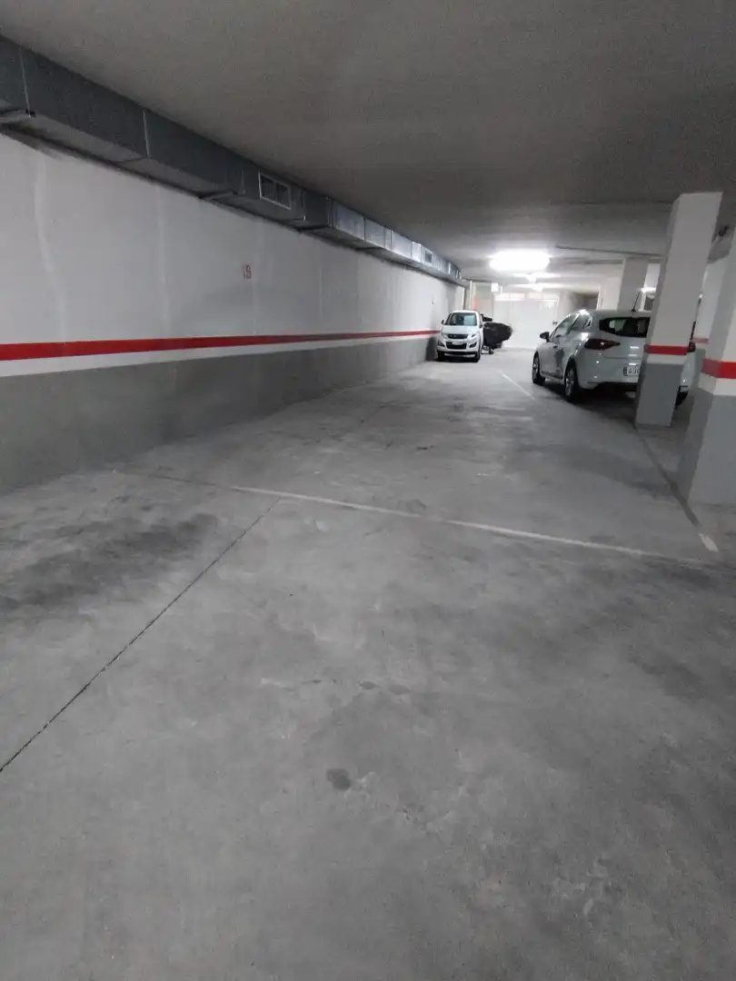 Parkplatz von Garage zum Verkauf in Foz