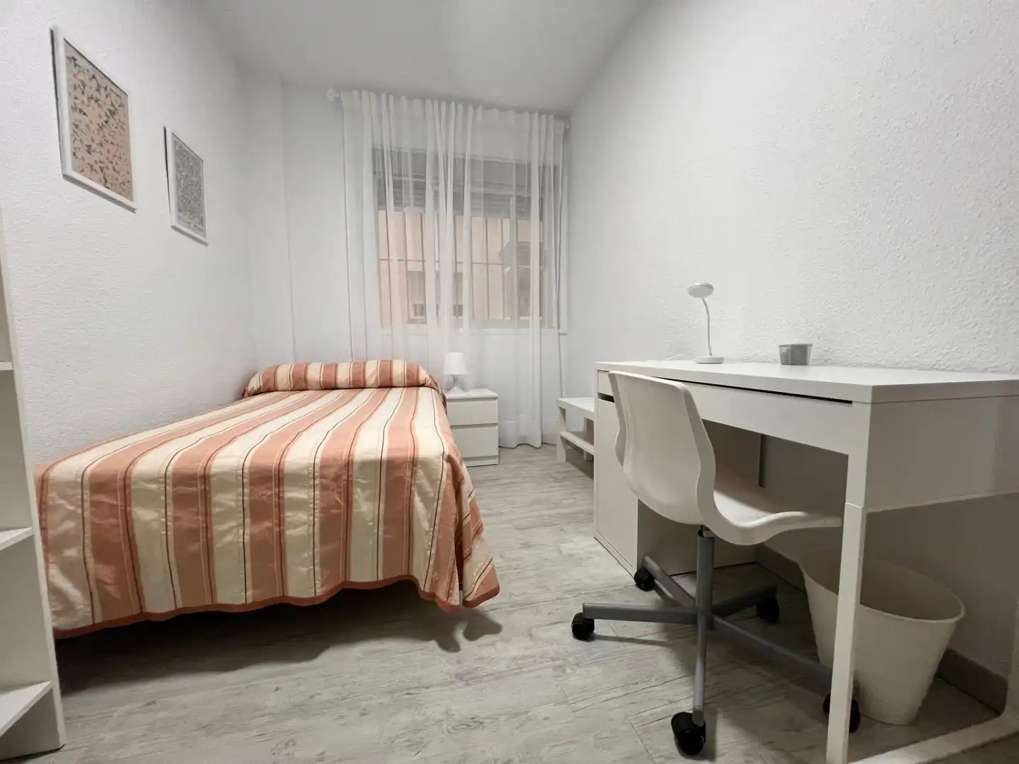 Habitación de Piso de alquiler en Granada con Amueblado