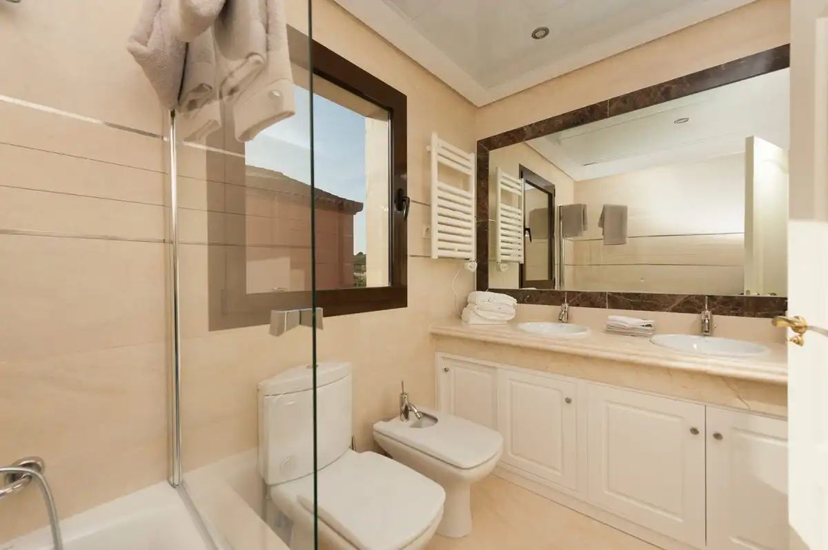 Baño de Casa o chalet en venta en Estepona con Aire acondicionado, Jardín privado y Terraza