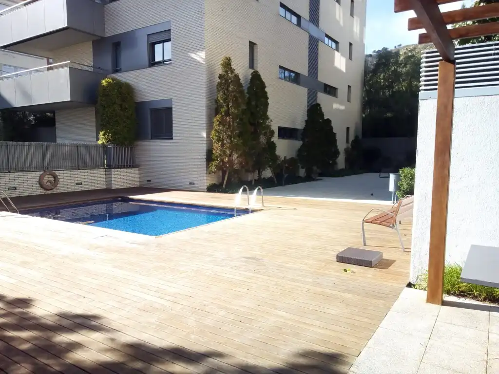 Piscina de Apartamento en venta en Barcelona con Aire acondicionado, Parquet y Terraza
