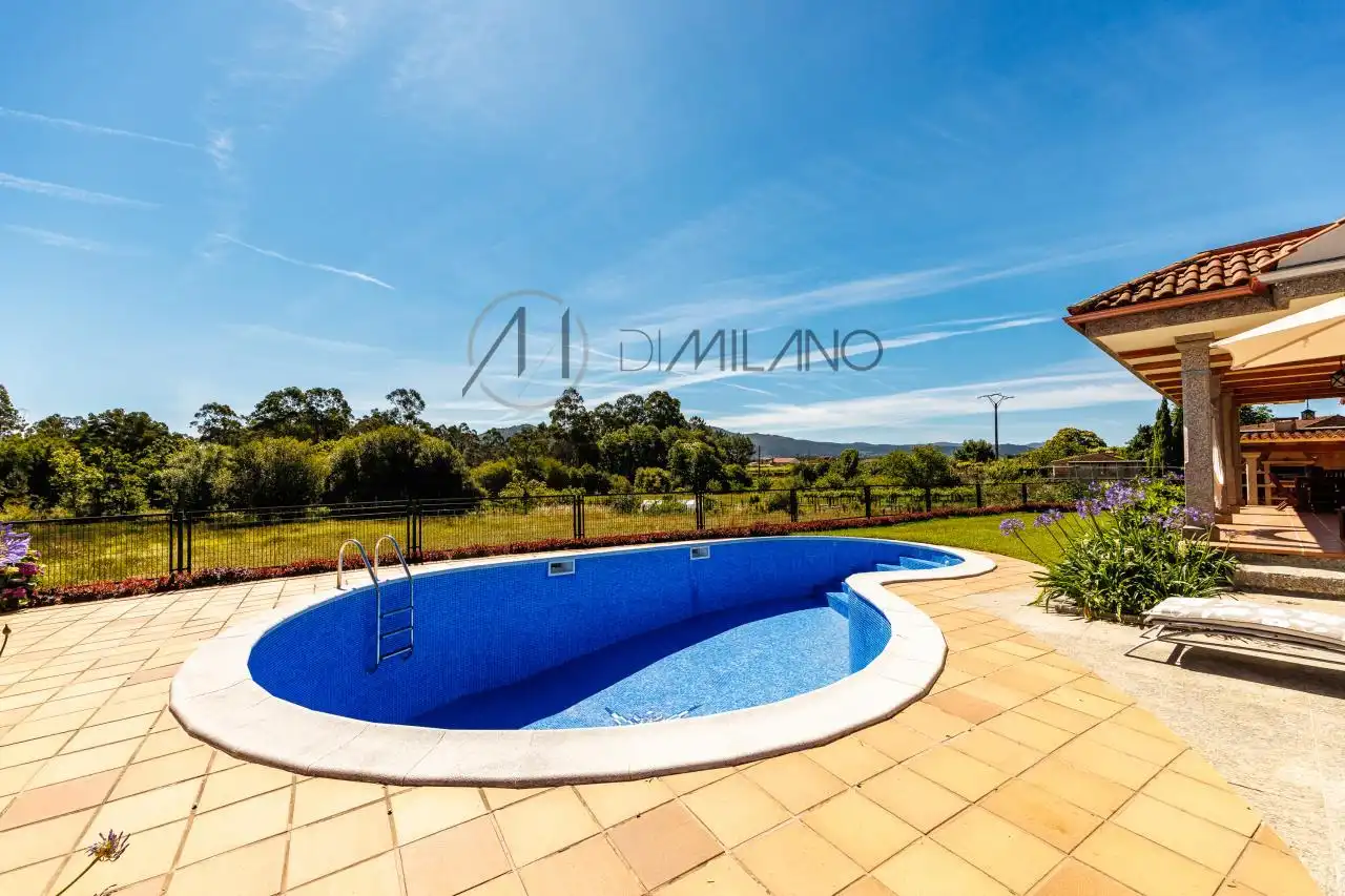 Piscina de Casa o xalet en venda en Tomiño amb Calefacció, Jardí privat i Terrassa