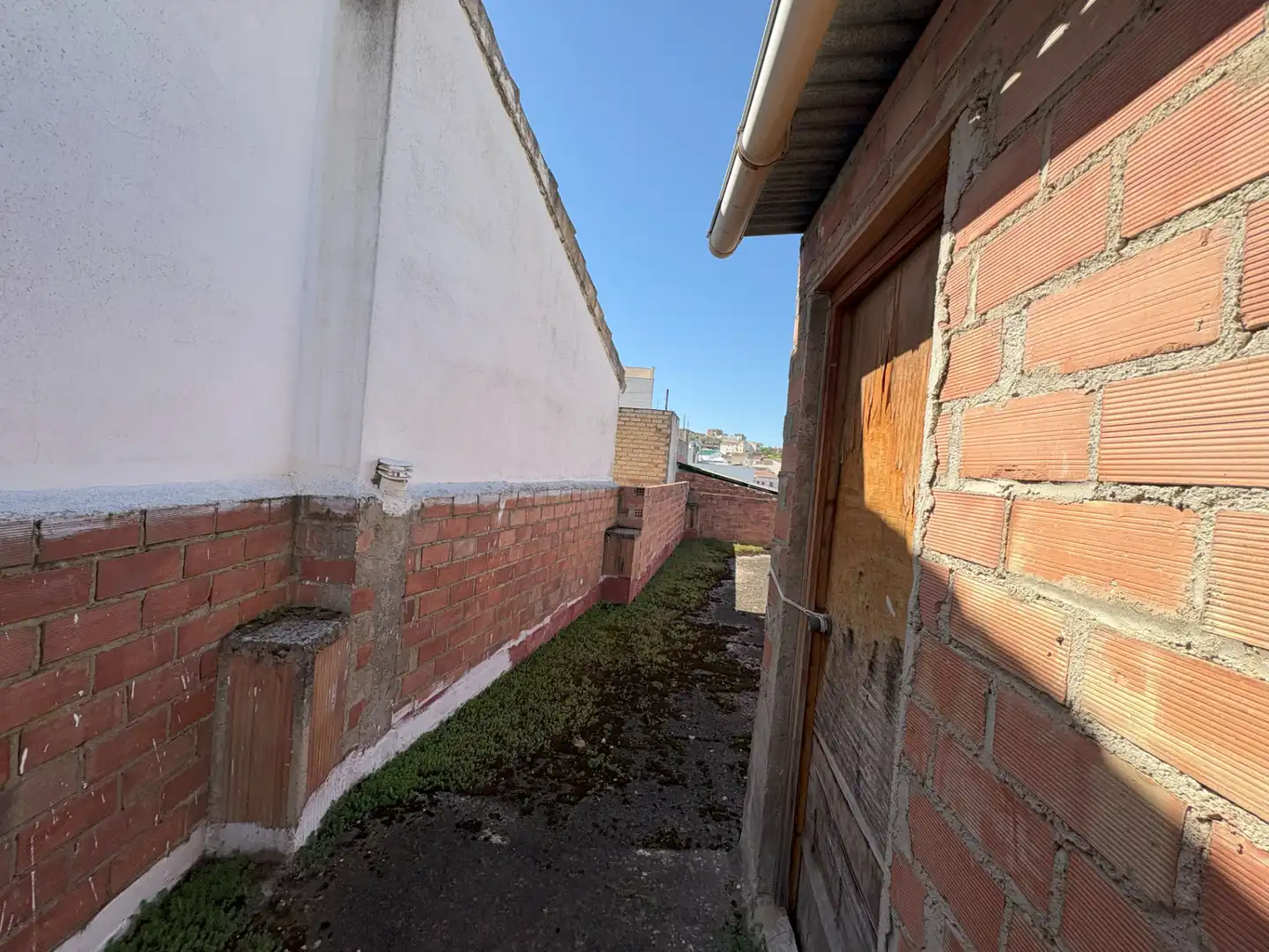 Exterior view of Houses for sale in Cuevas de San Marcos