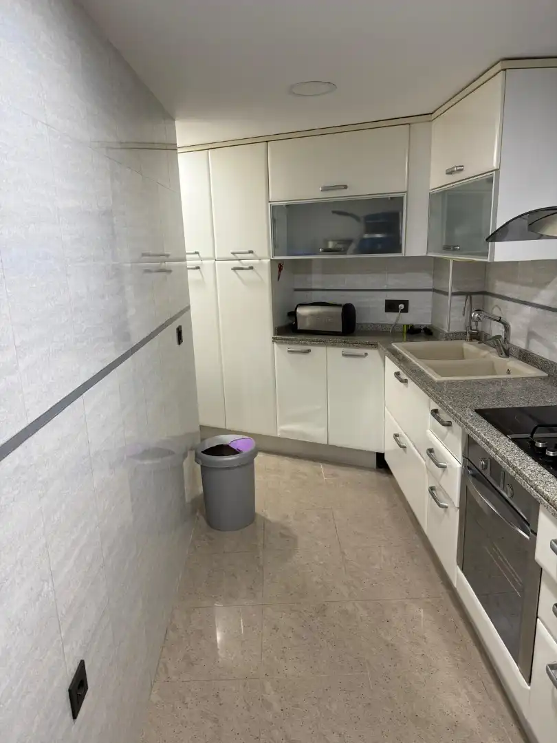 Cuina de Apartament en venda en Alicante / Alacant amb Moblat, Forn i Rentadora