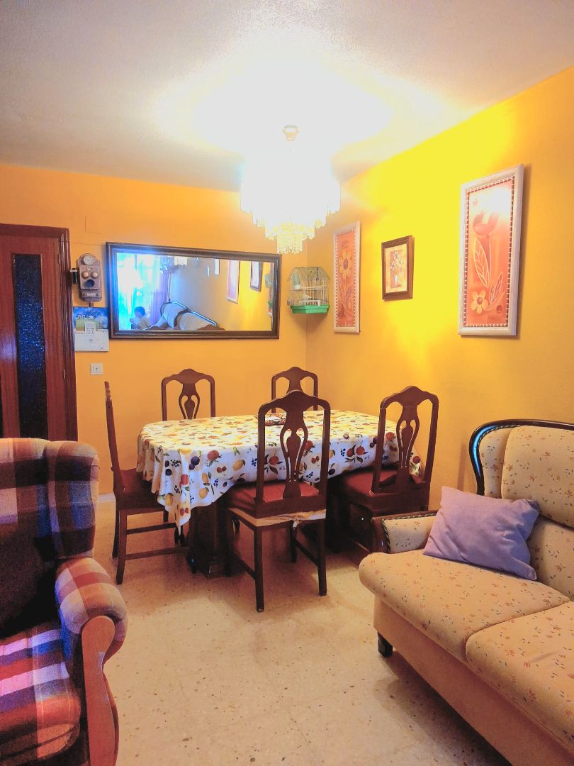 Dining room of Flat for sale in Valladolid Capital  with Heating, Furnished and Balcony