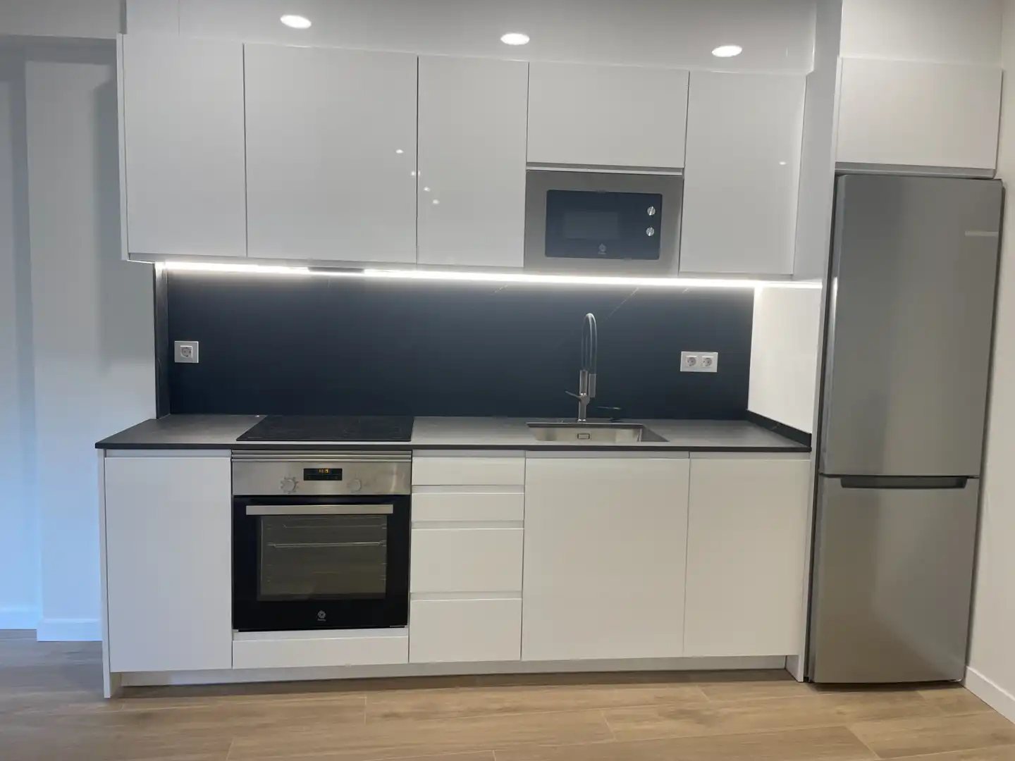 Kitchen of Flat for sale in Vigo   with Heating, Parquet flooring and Oven