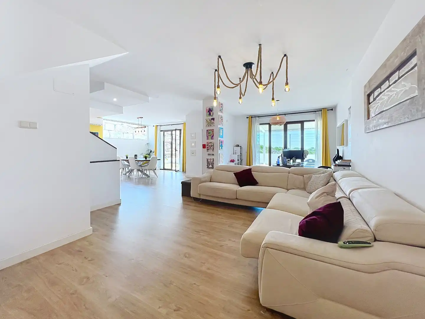 Sala d'estar de Casa o xalet en venda en Casares amb Aire condicionat, Jardí privat i Terrassa