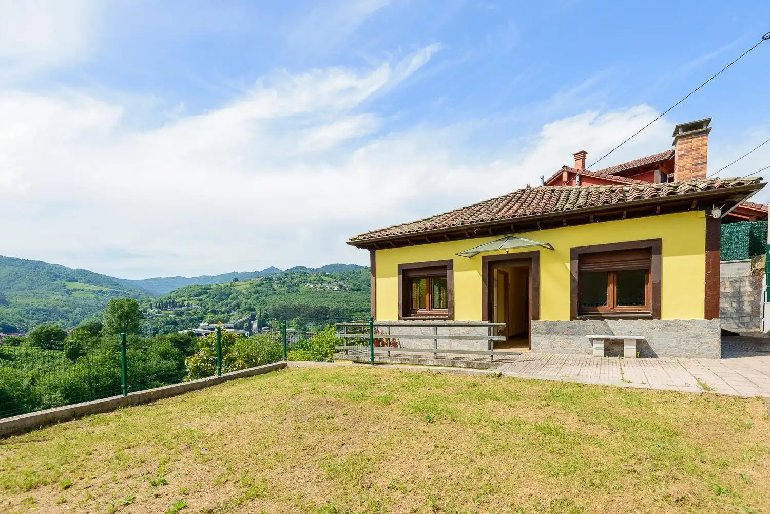 Vista exterior de Casa o chalet en venta en Langreo con Aire acondicionado, Calefacción y Jardín privado