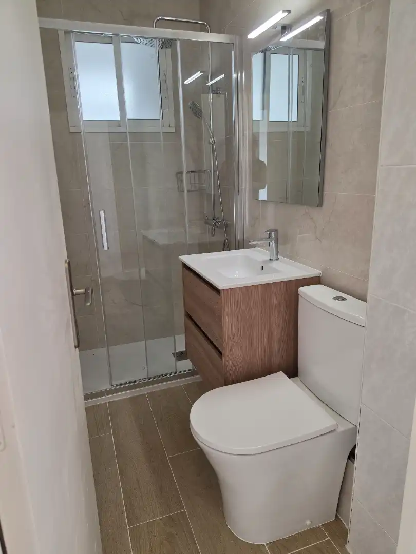 Baño de Piso de alquiler en Málaga con Balcón