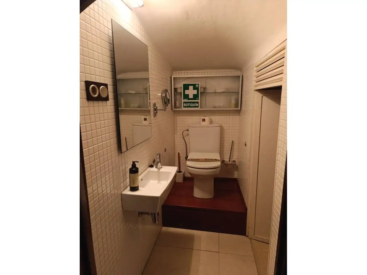 Badezimmer von Einfamilien-Reihenhaus zum Verkauf in Lena mit Heizung, Terrasse und Möbliert