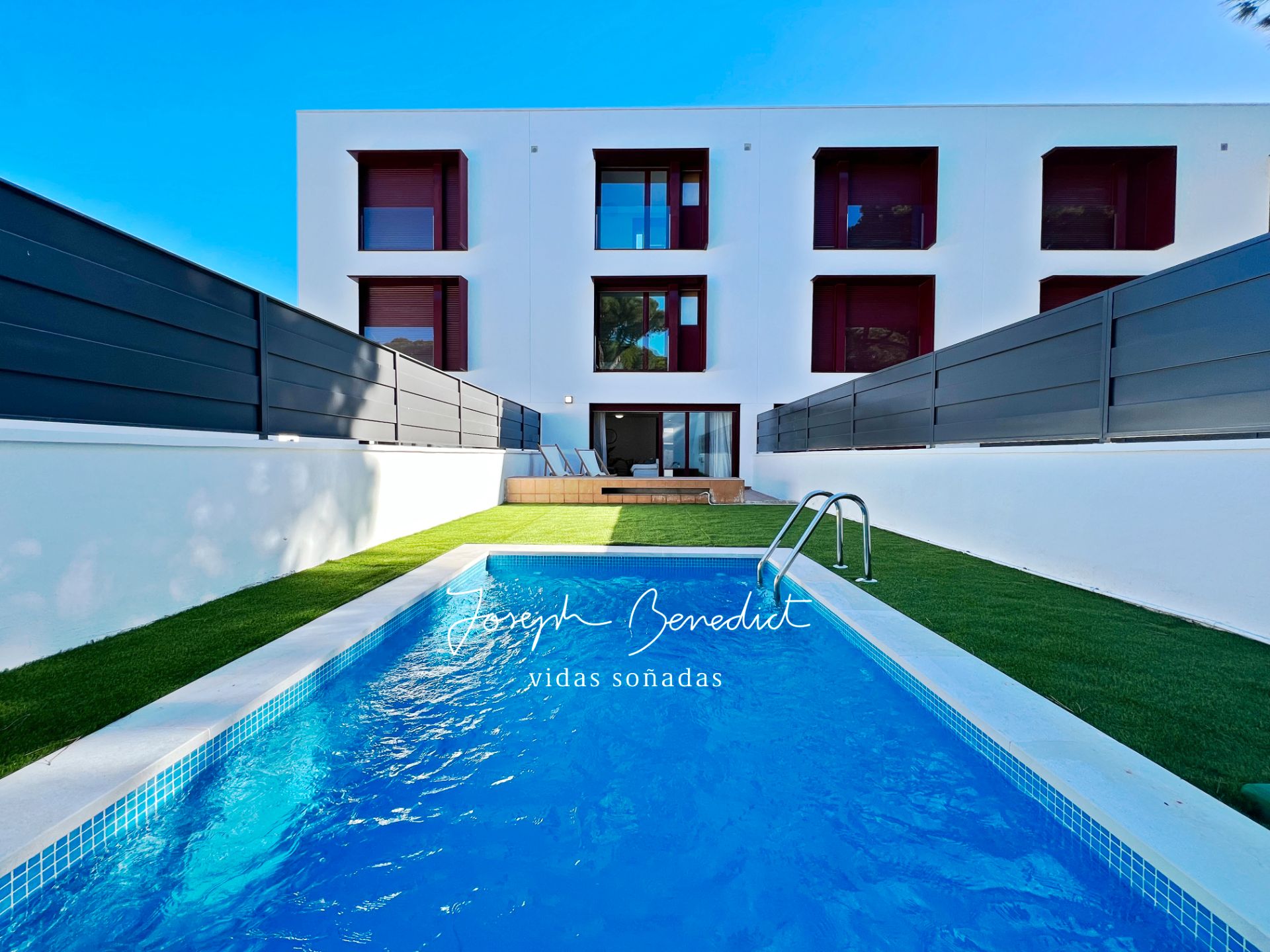 Swimming pool of Single-family semi-detached for sale in Castelldefels  with Air Conditioner, Heating and Private garden