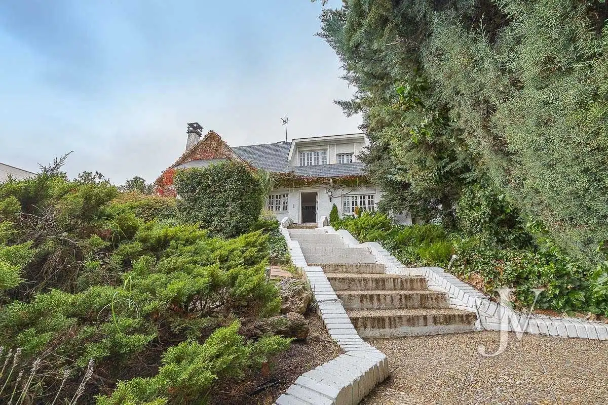 Vista exterior de Casa o xalet en venda en Madrid amb Aire condicionat, Calefacció i Jardí privat