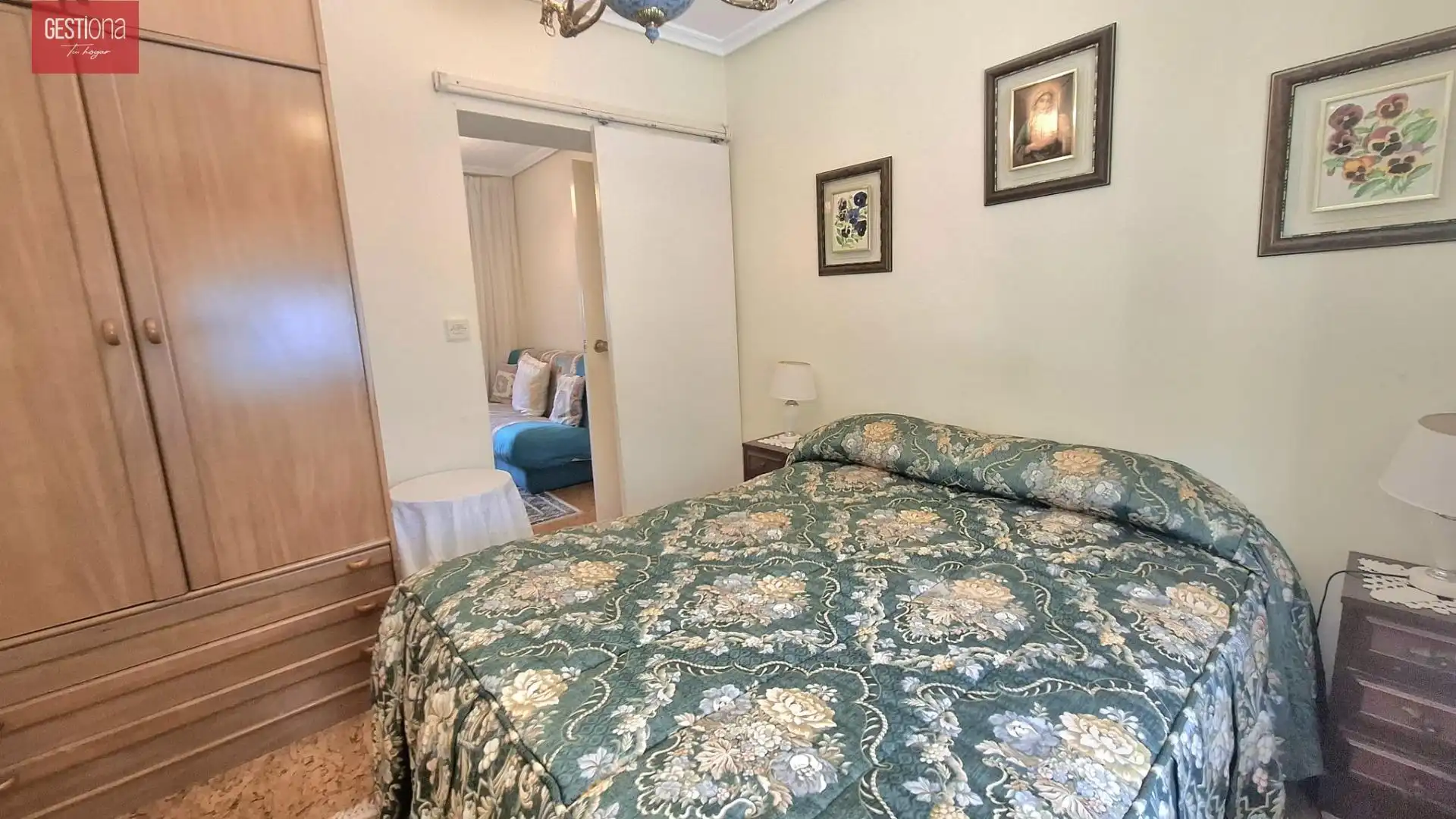 Habitación de Piso en venta en Los Corrales de Buelna  con Calefacción, Trastero y Amueblado