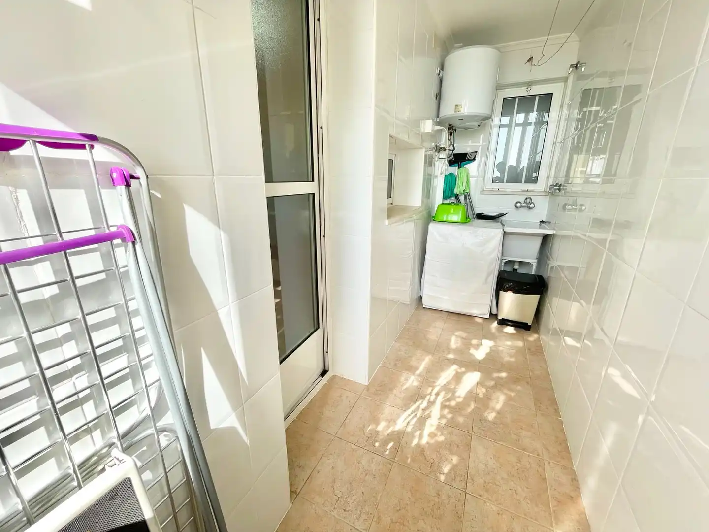 Cuina de Apartament de lloguer en Cartagena amb Aire condicionat, Piscina i Moblat