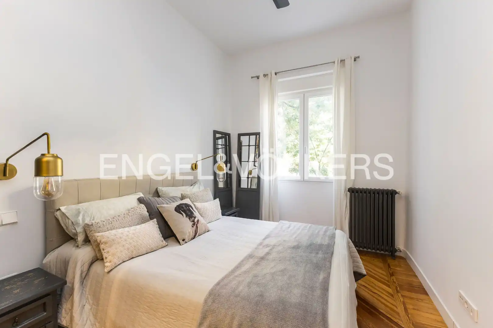 Schlafzimmer von Wohnung zur Miete in Madrid mit Klimaanlage, Heizung und Möbliert