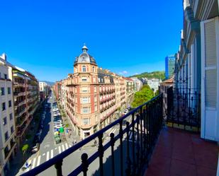 Vista exterior de Pis de lloguer en Bilbao  amb Balcó