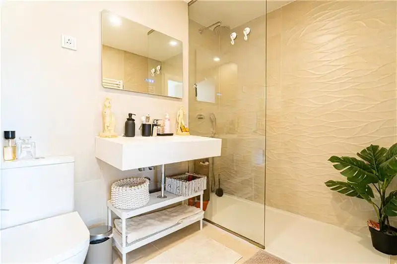 Bathroom of Flat for sale in Calvià  with Air Conditioner, Terrace and Community pool