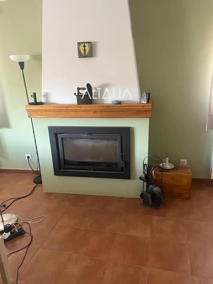 Sala d'estar de Casa o xalet en venda en Torrejoncillo del Rey amb Calefacció, Terrassa i Alarma
