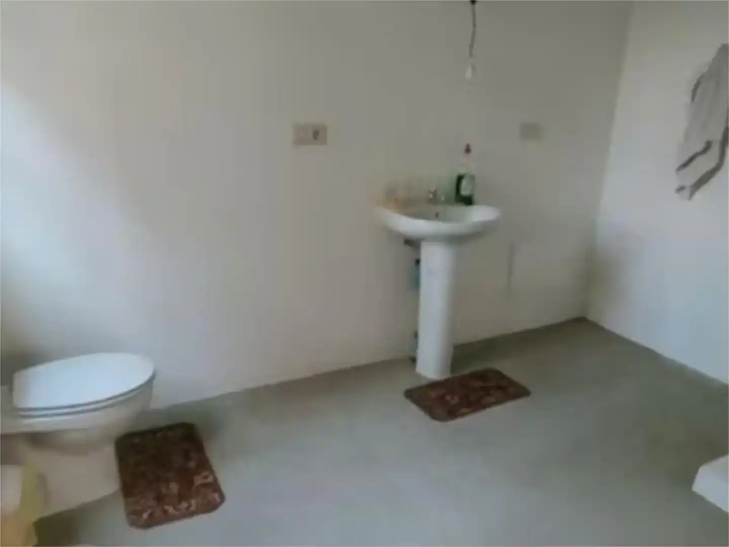 Badezimmer von Fabrikhallen zur Miete in Mondariz