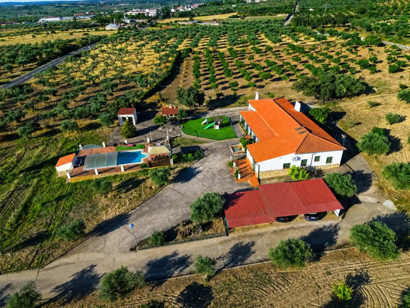 Vista exterior de Finca rústica en venda en Alcuéscar amb Aire condicionat, Calefacció i Jardí privat