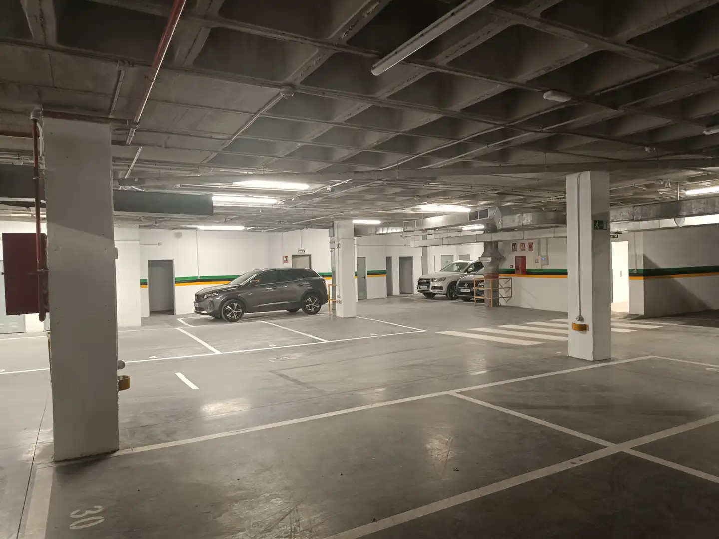 Parkplatz von Garage zur Miete in San Fernando