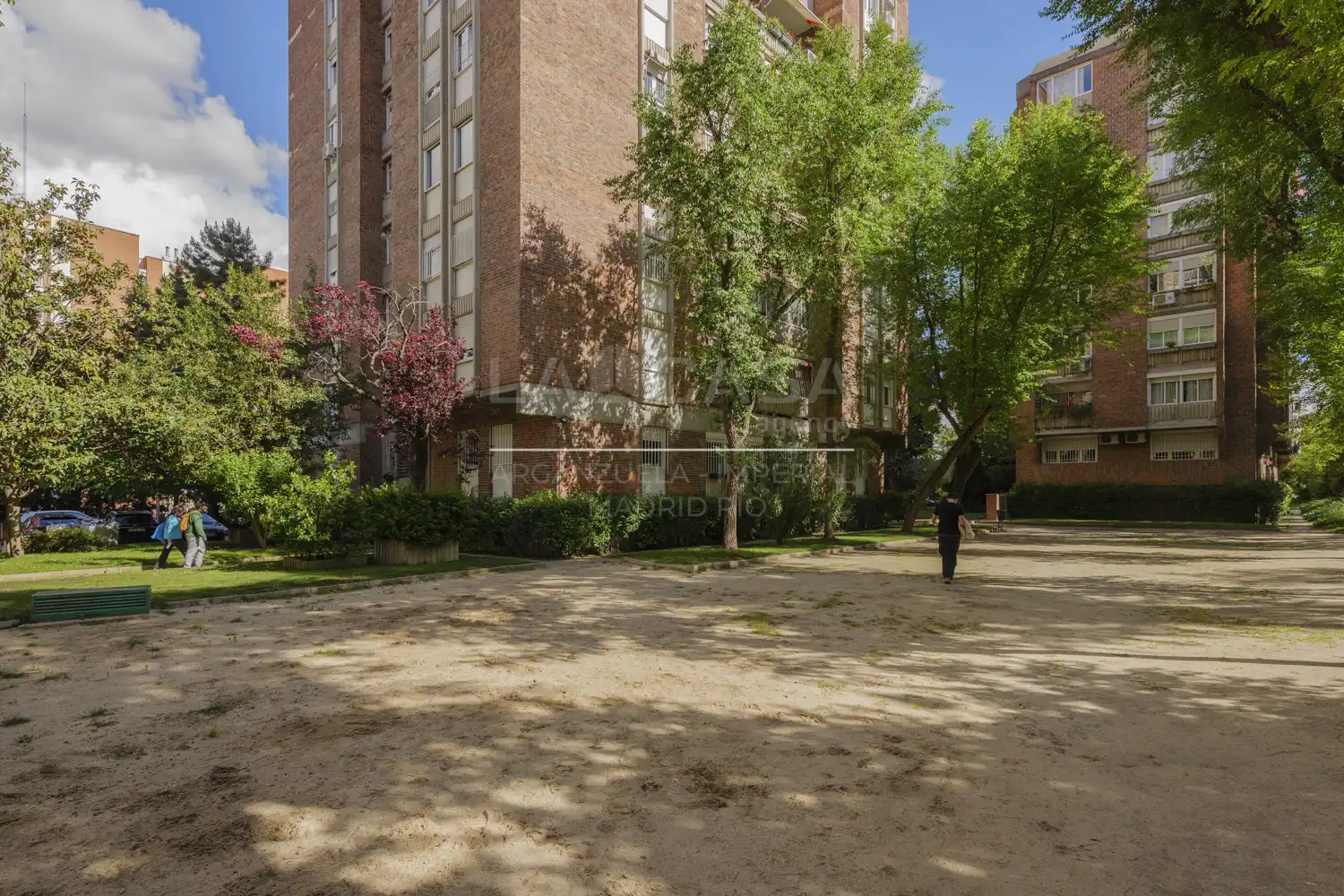 Vista exterior de Piso en venta en Madrid con Calefacción y Terraza