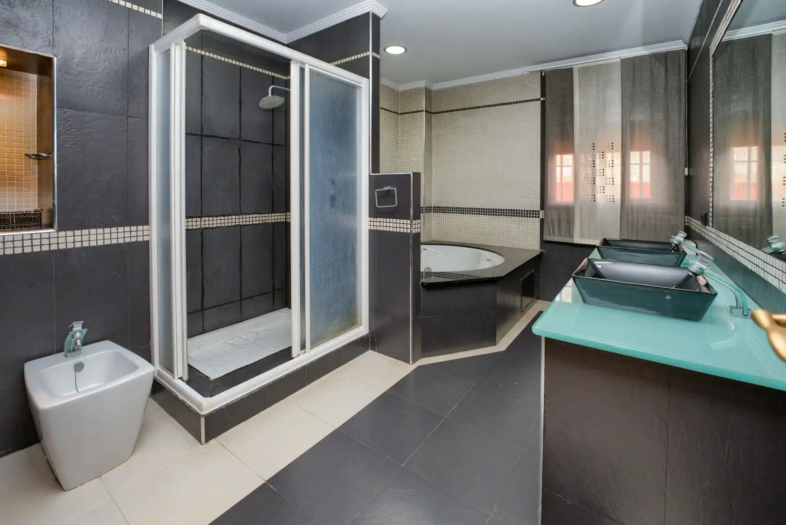Bathroom of Houses for sale in Montequinto  with Air Conditioner, Heating and Private garden