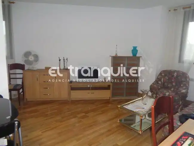 Wohnung zur Miete in Calle Fernando Trueba, Centro