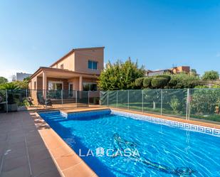 Piscina de Casa o xalet de lloguer en Vilanova i la Geltrú amb Aire condicionat, Calefacció i Terrassa