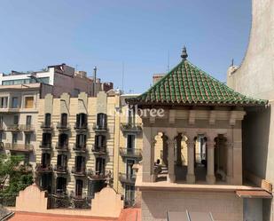 Exterior view of Duplex for sale in  Barcelona Capital  with Air Conditioner and Terrace